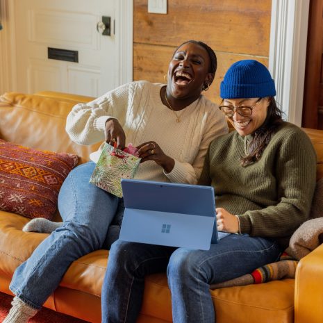 unsplash_friends laughing 3 unsplash_friends laughing 3