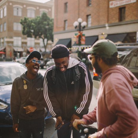 unsplash_friends laughing Friends laughing